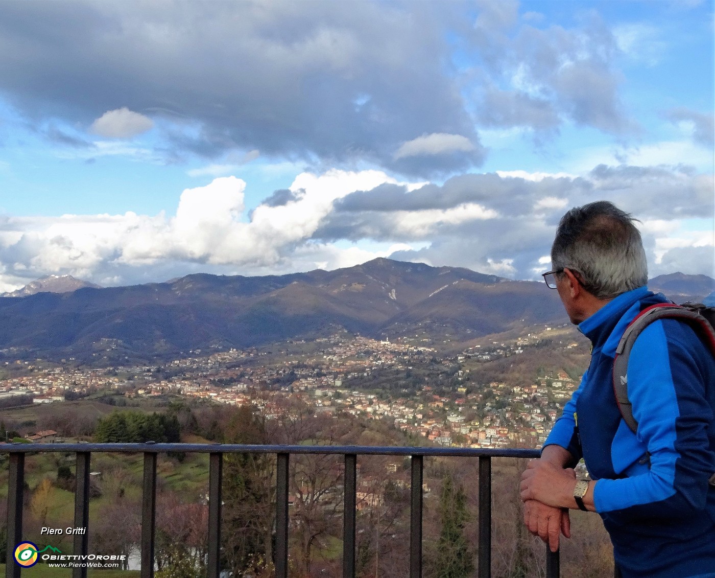 02 Canto Alto visto dal Castello di S. Vigilio di Bergamo Alta.JPG